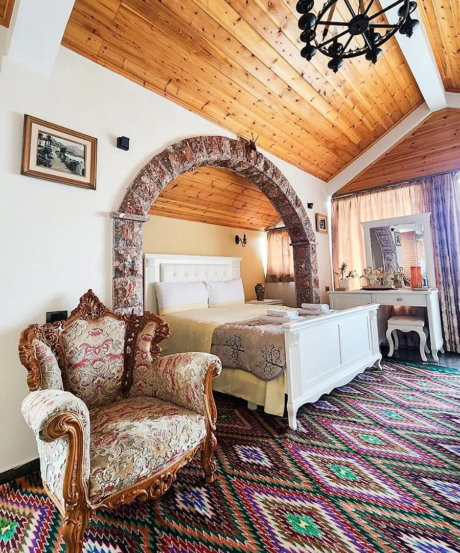 Villa Parku Rinia Korce Albania