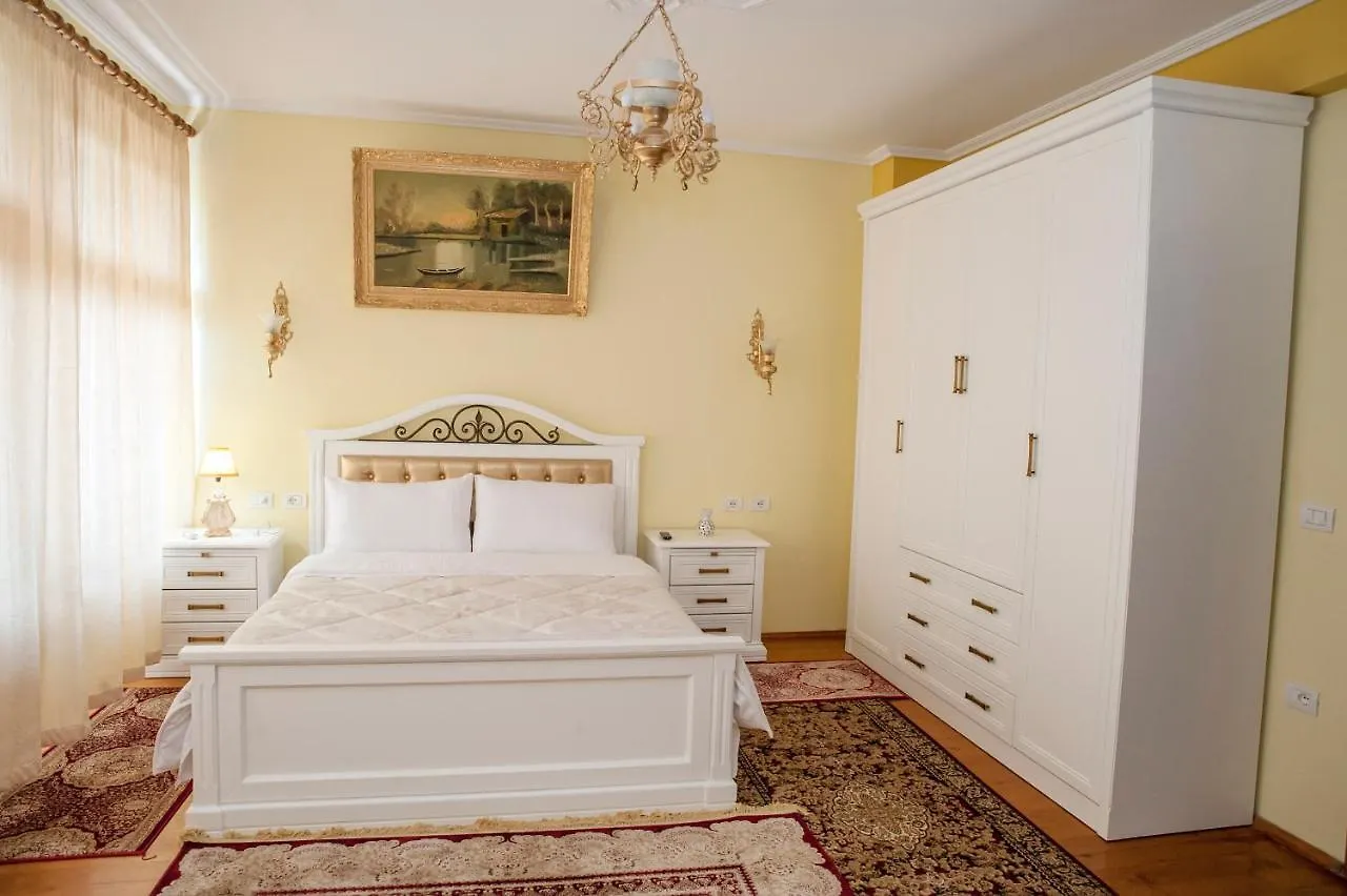 Villa Parku Rinia Korce 0*,  Albania